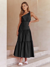 Asymmetrisches Midikleid mit Knoten an der Schulter